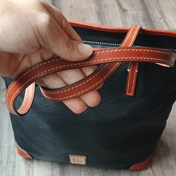 Dooney & Bourke Black and Brown Leather Shoulder Bag - Picture 3 of 16